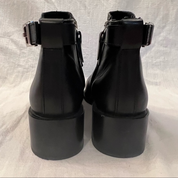 MASSIMO DUTTI black leather ankle boot with buckle - Picture 8 of 9